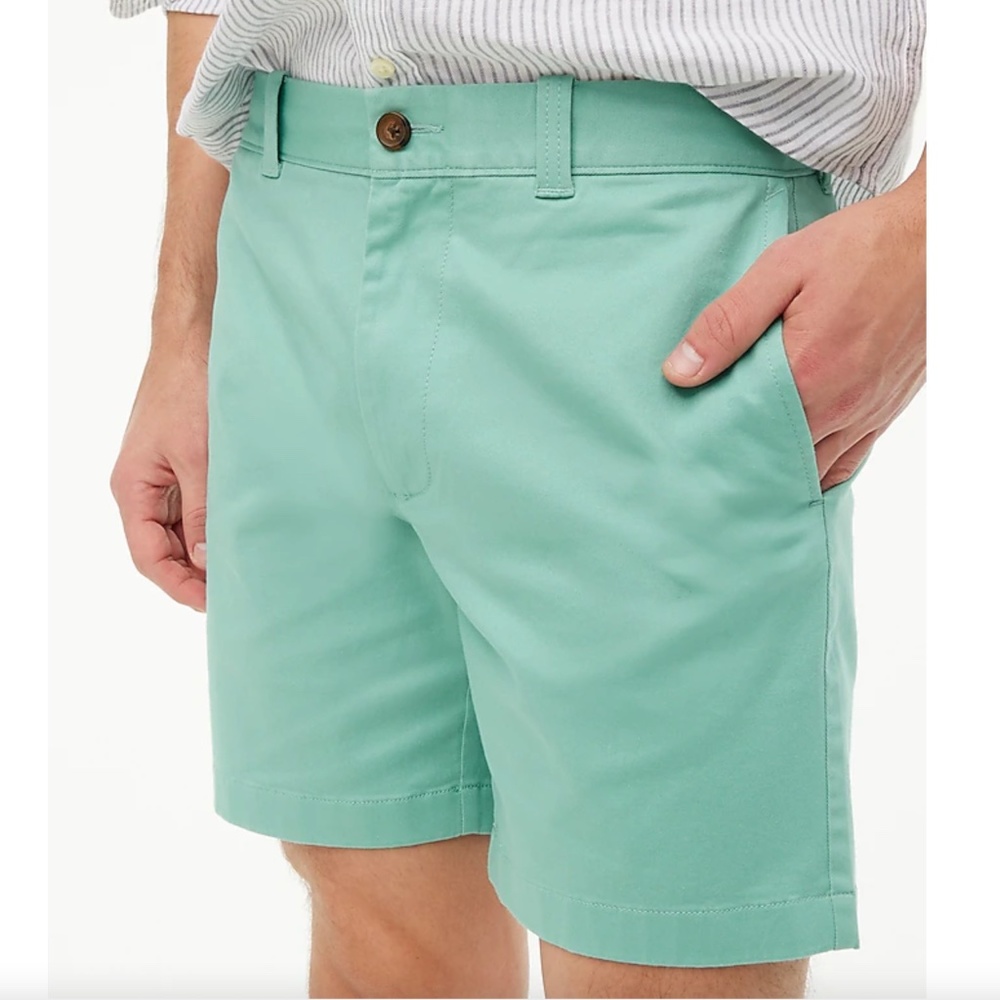 J.CREW Factory 7" flex khaki short - NWT (32)